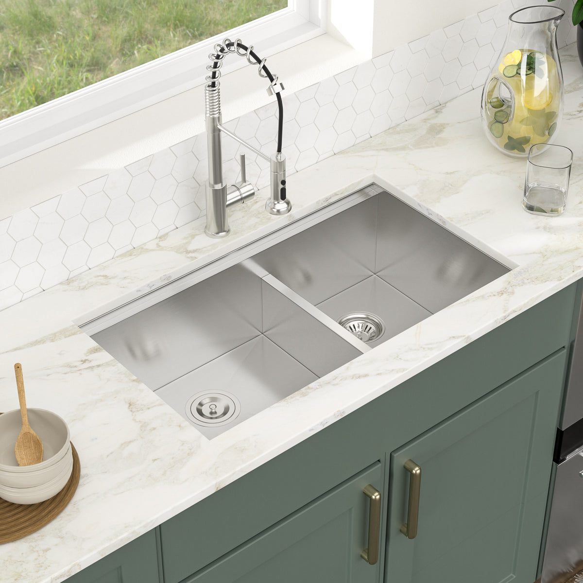 Logmey 33'' x 19'' Undermount 60/40 Double Bowl Workstation Kitchen Sink